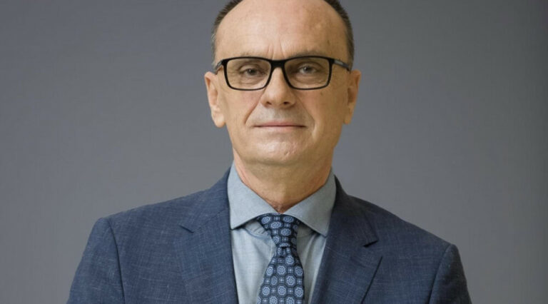 Škrelja: Poslanici DF-a, koji primaju hiljade eura, a mjesecima ne rade ništa, iživljavaju se nad građanima koji jedva preživljavaju