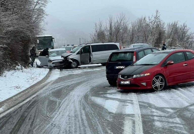 Udes na putu Cetinje – Budva: Dvije osobe povrijeđene