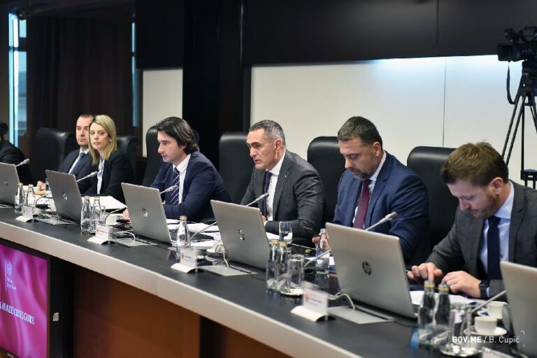 VLADA USVOLIJA BUDžET ZA 2023: Veće plate i penzije, zaduženje do 600 miliona eura