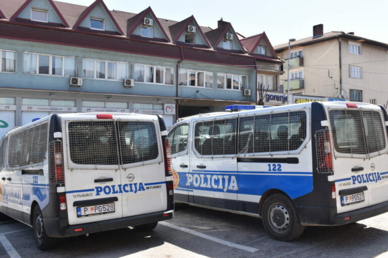 Filmska potjera u Beranama: Prevozio neocarinjenu robu, odbio da se zaustavi na znak stop