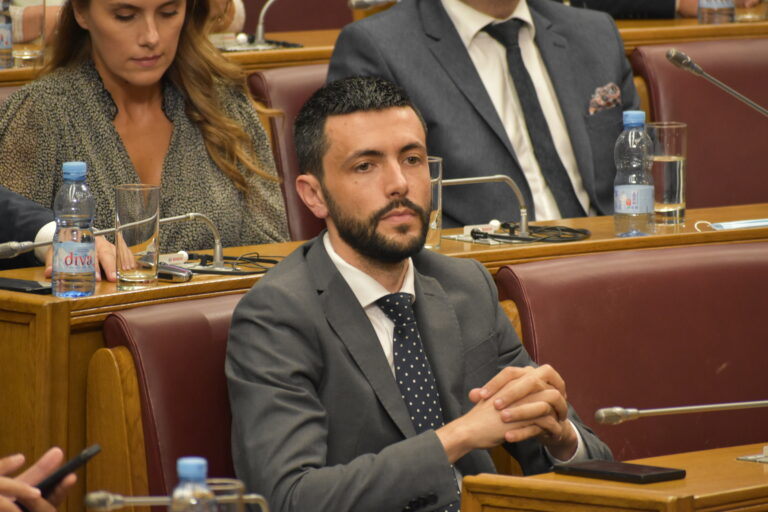 Opozicija u dvije kolone, kraj za stari kadar DPS-a, ali i Konjevića?