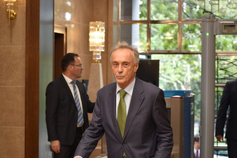 Lekić pisao Ibrahimoviću: Neću za sto sa problematičnim profilima