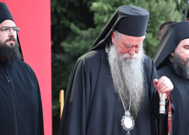 Mitropolit Joanikije posjetio Duška Kneževića u pritvoru, poklonio mu knjigu “Dragi moj mučeniče”