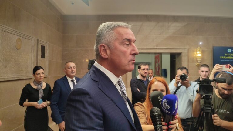 Da li će biti otvoren postupak protiv Đukanovića?