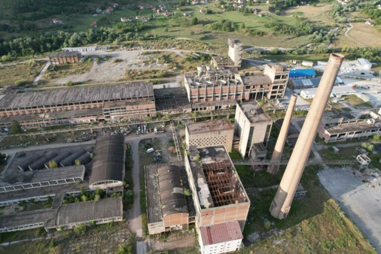 Obrušio se zid nekadašnje fabrike, poginuo Beranac