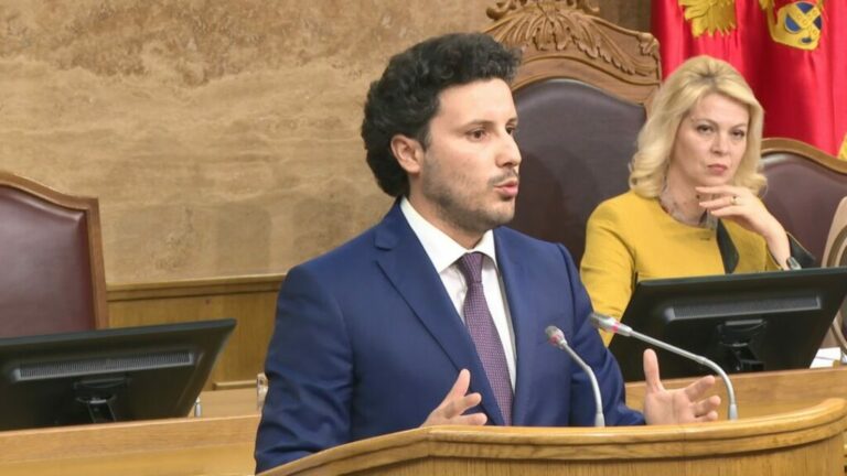 Abazović: Odnose sa Srbijom remete ljudi koji su ostali u 90-tim godinama