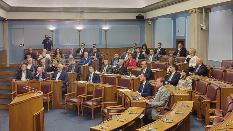 Poslanici nas u aprilu ,,koštali“ 143.000 eura