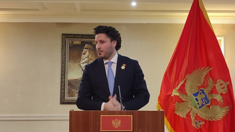 ABAZOVIĆ: Objediniti vanredne parlamentarne i predsjedničke izbore