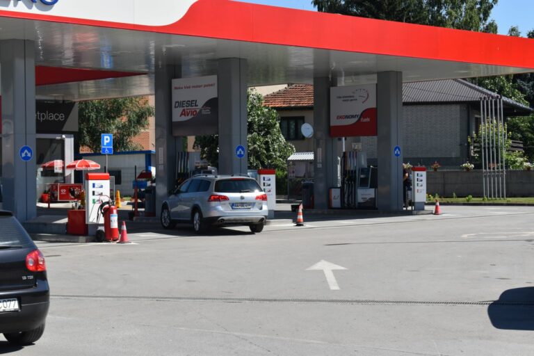 Od ponoći eurodizel jeftiniji 12, benzin tri centa