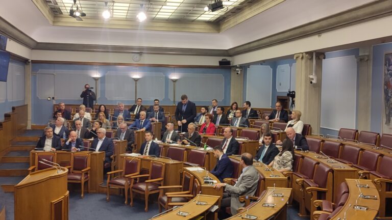 VEĆINOM GLASOVA: Parlament opet usvojio Zakon o predsjedniku