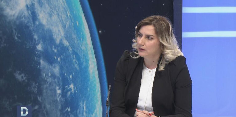 Ćorić: Razmatra se ograničavanje boravka u kolektivnim smještajima nevakcinisanoj djeci