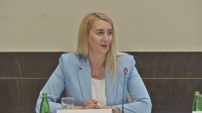 ISTRAŽIVANjE MANS-A: Direktorica ASK-a nezakonito prisvojila službeni BMW