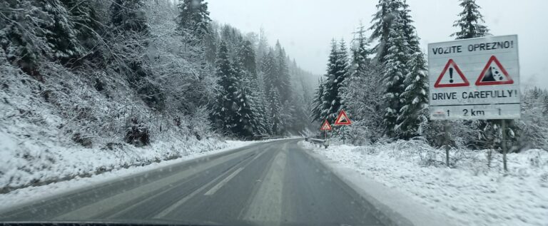 U prekidu saobraćaj na putevima Mojkovac-Đurđevića Tara i Rožaje-Berane