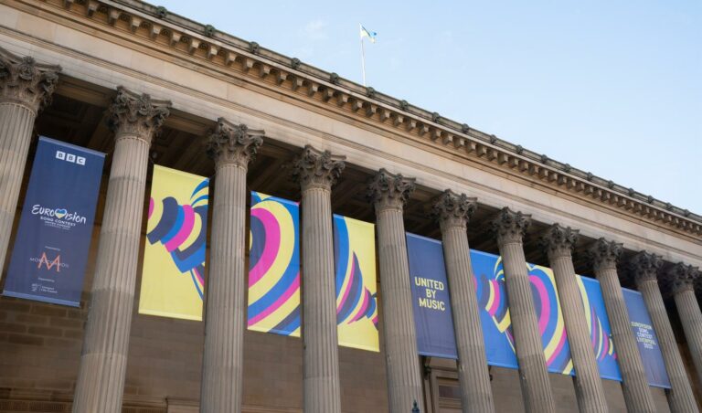 Ovogodišnja Evrovizija pod sloganom „ujedinjeni muzikom“, objavljen i logo