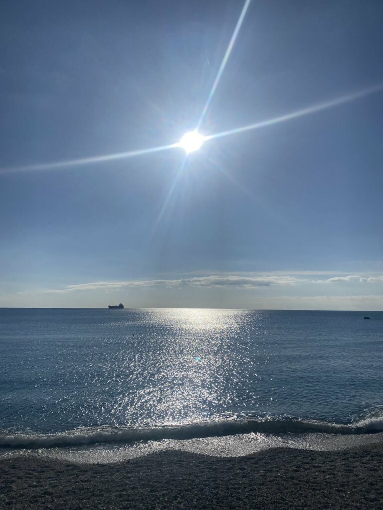 Pretežno sunčano, na sjeveru slab snijeg