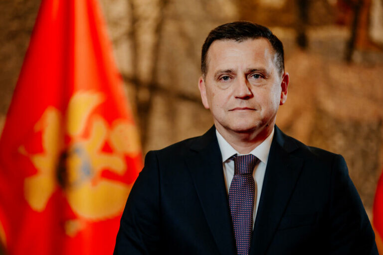 Vojinović: Preispitaćemo pravilnike, kako bi se povećao broj psihologa i pedagoga u školama