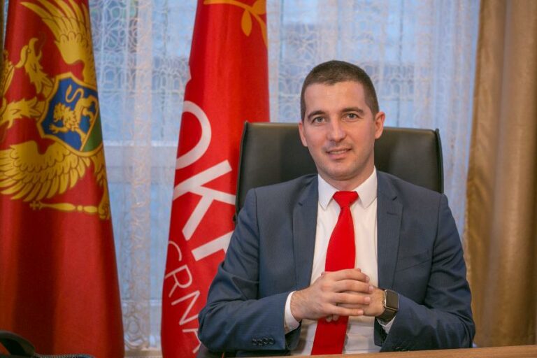 ALEKSA BEČIĆ: Sjećanje na nevinost žrtava da bude podsjetnik na važnost mira