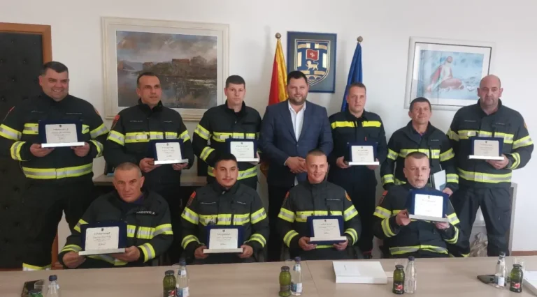 Kovačević uručio priznanja vatrogascima koji su učestvovali u spasilačkoj akciji u Turskoj