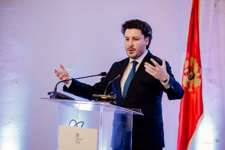 ABAZOVIĆ PORUČIO: Prihodi od turizma 997 miliona eura