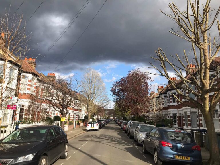 Zatvor britanskom tinejdžeru, kojeg je majka prijavila zbog planiranja terorizma