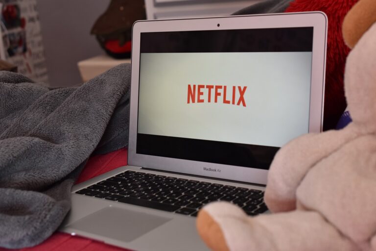 Netfliks u četiri zemlje pokrenuo nove mere za sprečavanje deljenja lozinke