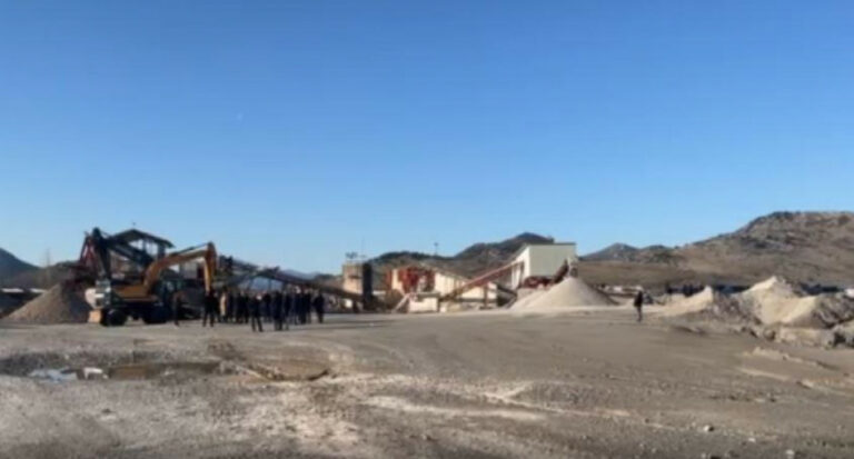 Počelo rušenje nelegalnih objekata u koritu Morače