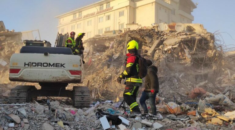 Više od 38.000 poginulih u zemljotresu, osmi dan se traga za preživjelima