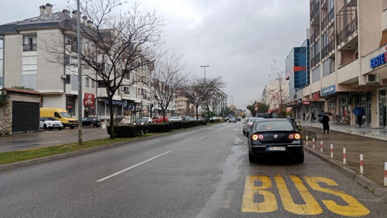 AMSCG: Voziti oprezno, kolovozi mokri i klizavi