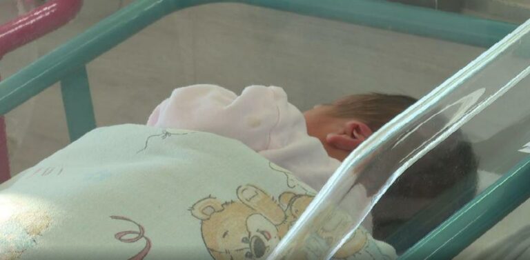 Na roditeljsko odsustvo išlo 330 očeva, isplaćeno preko pola miliona