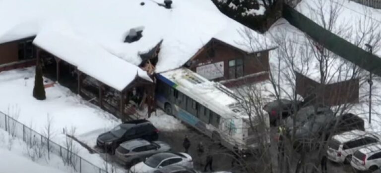 U Kanadi autobus udario u obdanište, dvoje djece poginulo