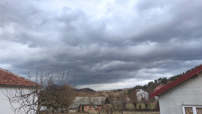 Oblačno, povremeno kiša