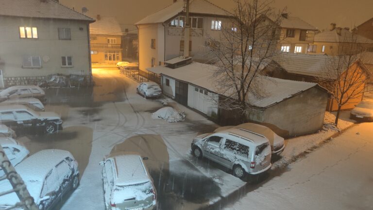 Oblačno sa padavinama, do 15 stepeni