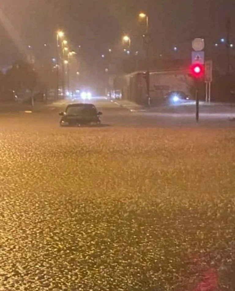 Poplavljena ulica Vojislavljevića, evakuisano dvoje djece i dvije odrasle osobe