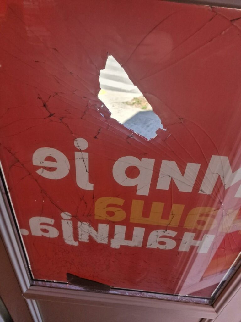 Kancelarije Demokrata u Nikšiću ponovo demolirane