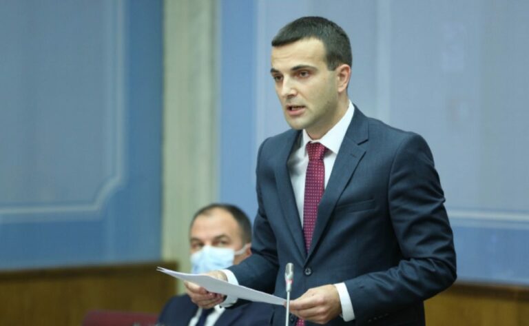 Glupost dana: Papović(DPS): „S predsjednikom Đukanovićem Crna Gora ima šansu da se vrati razvoju, a s Milatovićem je izvjesna dalja razgradnja države“