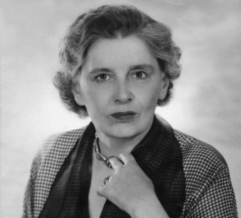 Misao dana: „Nikada nisam shvatila šta je to feminizam; znam samo da me ljudi zovu feministkinjom kad god izrazim osećanje koje podvuče razliku između mene i balvana” – Rebeka Vest