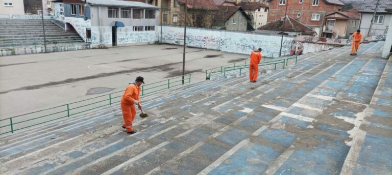 Nastavak akcije ,,Uklonimo divlje deponije“: Očišćen prostor malog stadiona