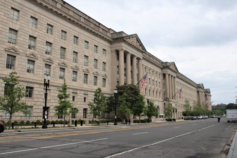 FBI upozorava na porast zločina iz mržnje u SAD