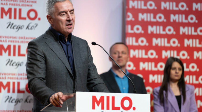 Glupost dana: Đukanović – Dok se mi predstavljamo svojim rezultatima i vizijom za budućnost, protivkandidati pokušavaju građanima da prodaju rog za svijeću