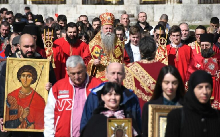 Mitropolit Joanikije: Crkva je braneći svete ikone branila ikonu Božju u čovjeku