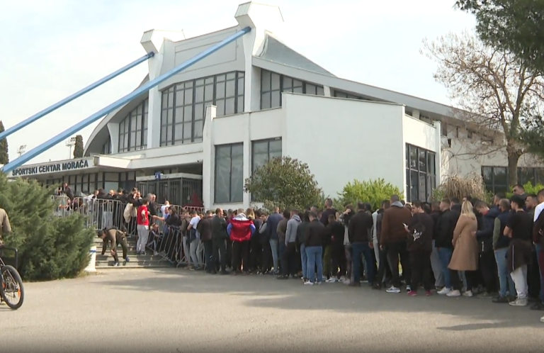 Ispred „Morače“ redovi za karte za utakmicu sa Srbijom