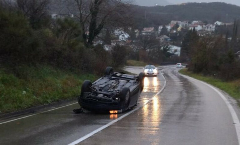 Prevrnuo se automobil u Baru, dvije osobe povrijeđene