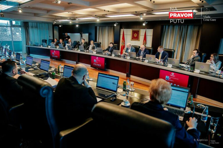 Vlada u prošloj godini pozajmila 216 miliona, na kamate dala 92 miliona eura