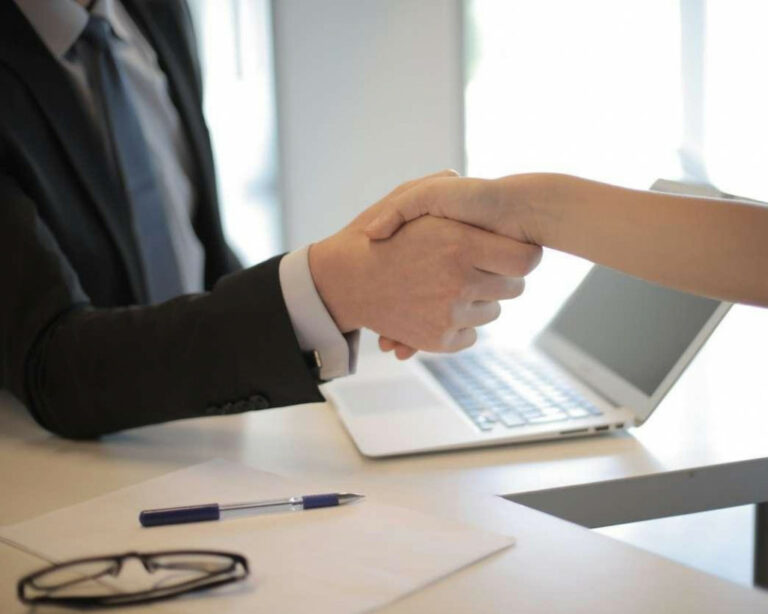 Svaki peti zaposleni u javnom sektoru prima platu iz državne kase