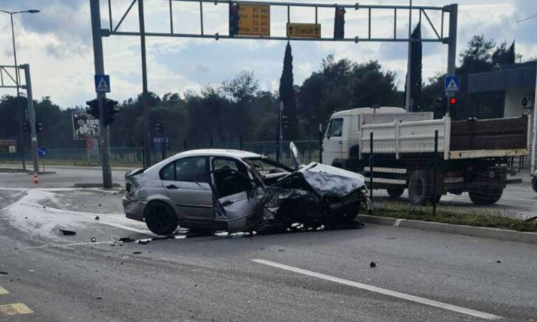 Tri osobe povrijeđene u udesu na Zlatici