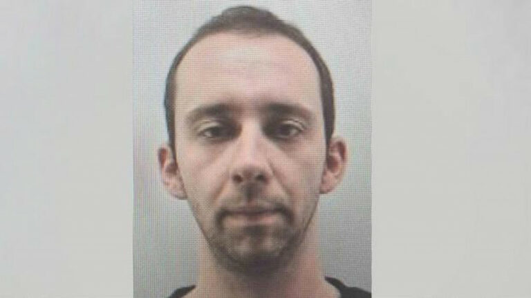 MUP Srbije traga za muškarcem iz Beograda: Ćerku držao zatočenu u stanu