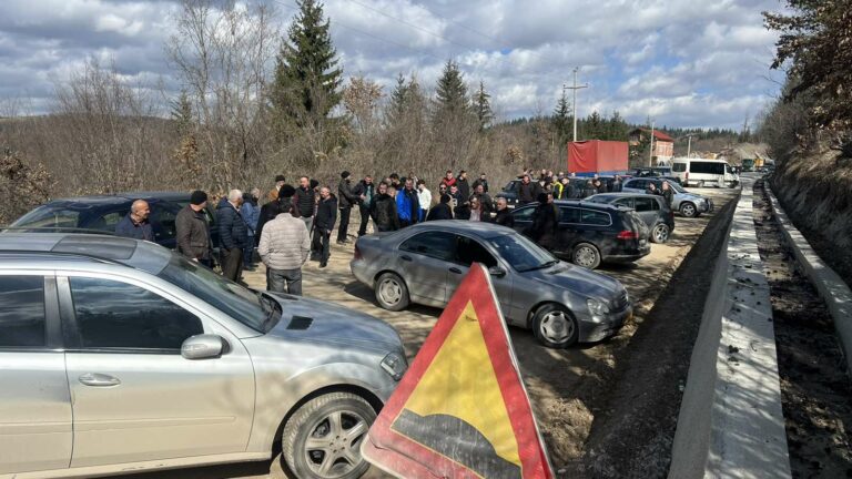 Održan mirni protest i blokada magistralnog puta kod Rožaja