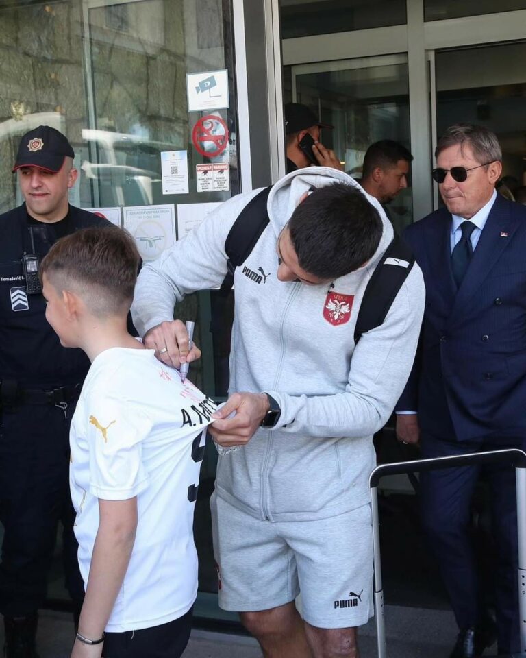 (VIDEO) Fudbaleri Srbije doputovali u Podgoricu