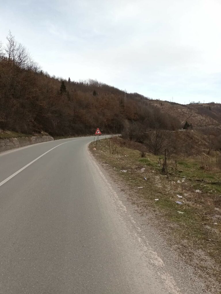 AMSCG: Oprez zbog mokrih puteva i mogućih odrona