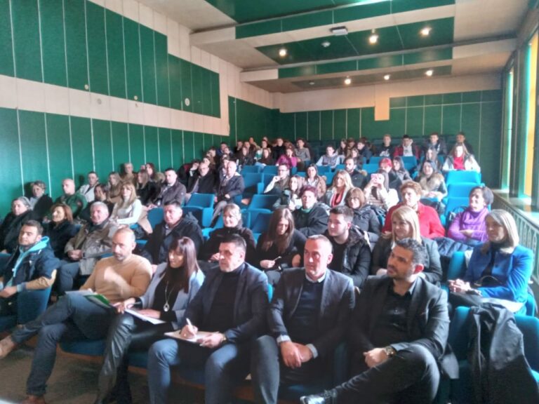 Berane: Gimnazija „Panto Mališić“ u saradnji sa Centrom za socijalni rad realizovali debatu na temu sistem socijalne i dječije zaštite